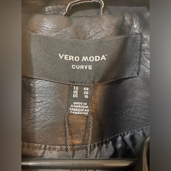 Vera Moda Curve Black Faux Leather Moto Jacket Size 16 XL - Picture 2 of 3